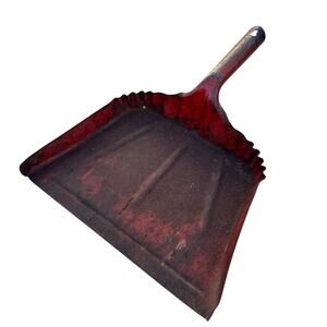VINTAGE RED METAL HANDLED DUST PAN RETRO RUSTIC Pressed Steel? Antique
